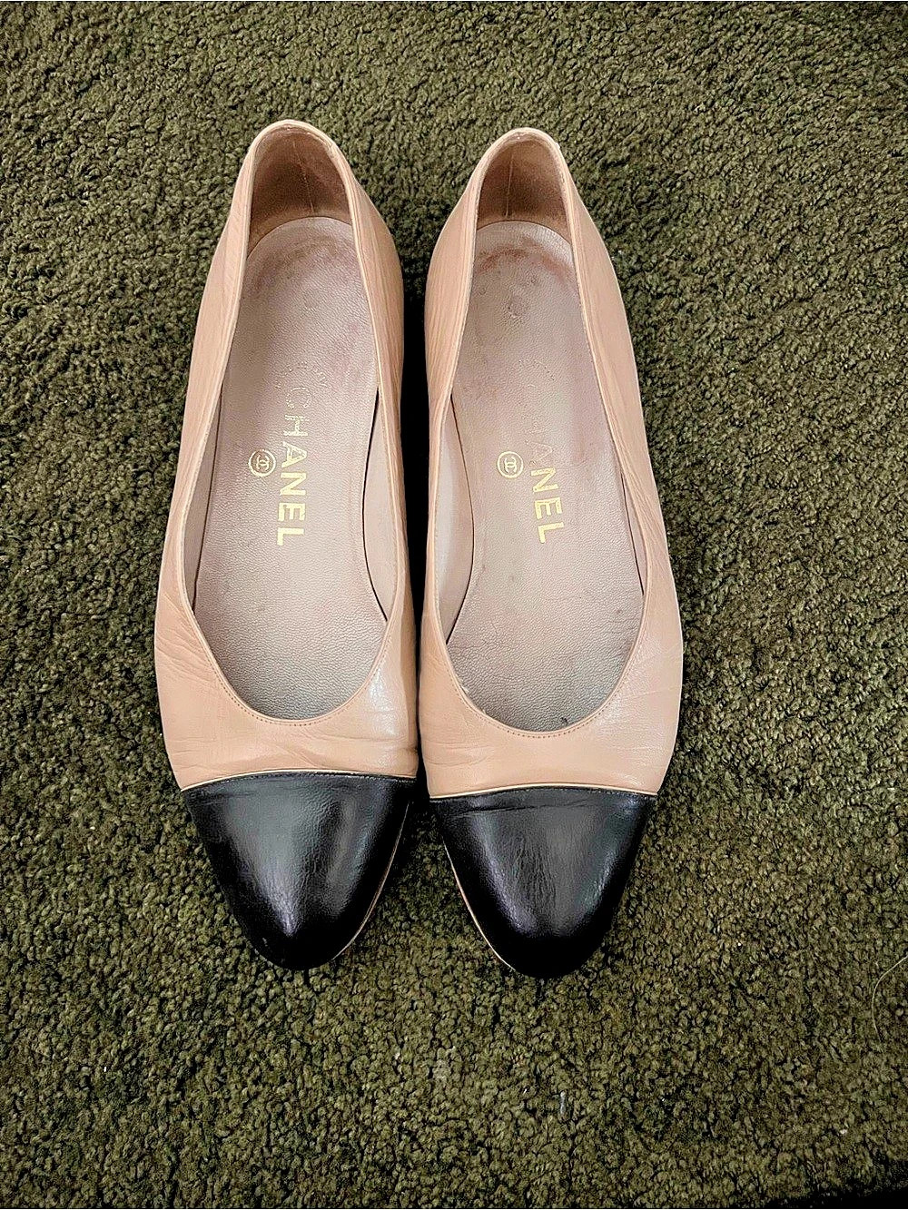 Vintage Chanel Two-Tone Cap Toe Ballet Flats Nude & Black EU 38.5